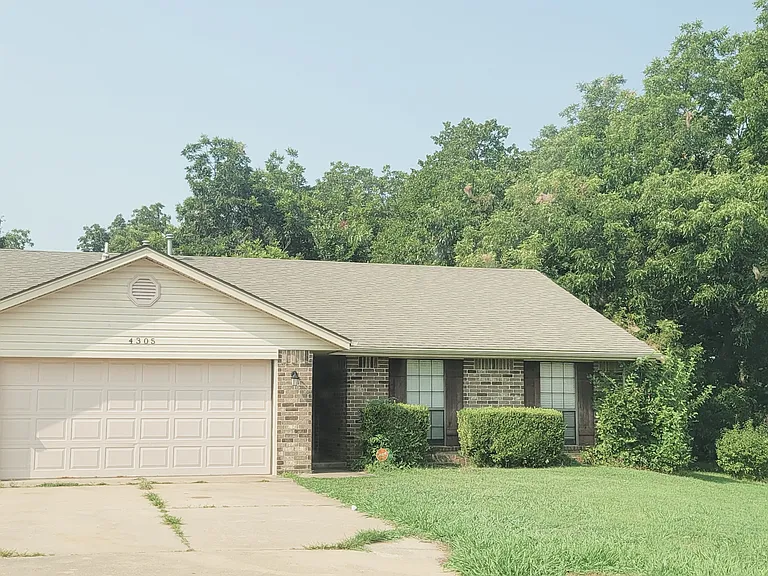 4305 Liberty Cir — Photo 1