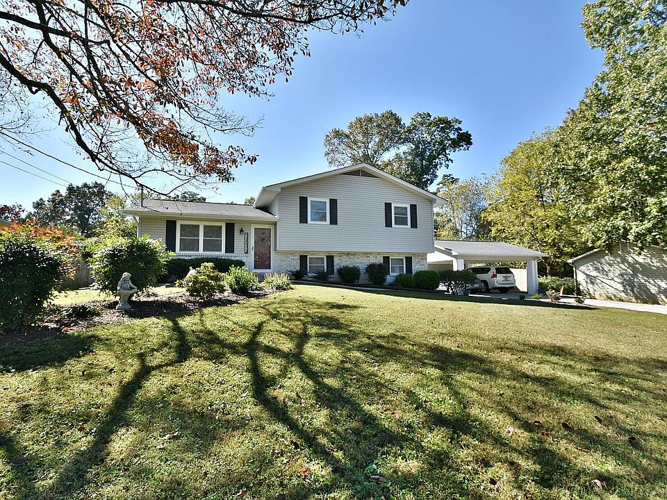 1st image of 2321 Round Tree Dr