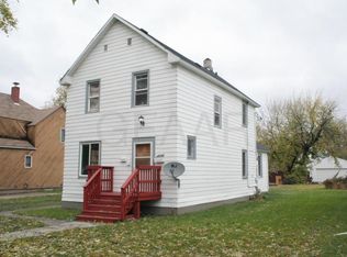818 N 6th St, Grand Forks, ND 58203