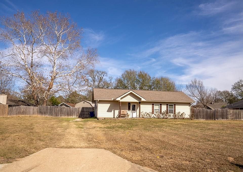 1st image of 212 Rosewood Dr