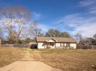 212 Rosewood Dr, Crockett, TX 75835