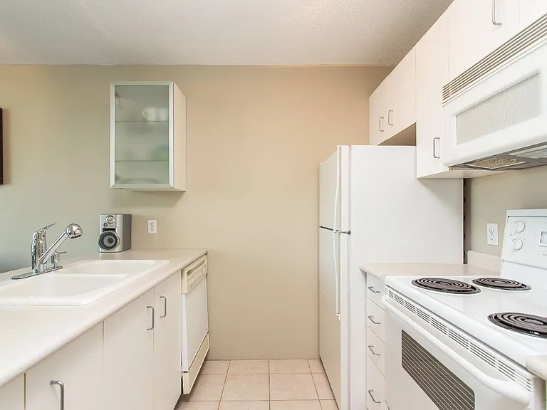 438 Seymour St #806 — Photo 3