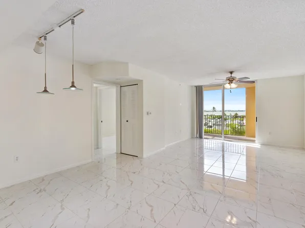 1200 Scotia Drive #404, Hypoluxo, FL 33462