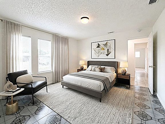 5th image of 610 Colonial Dr