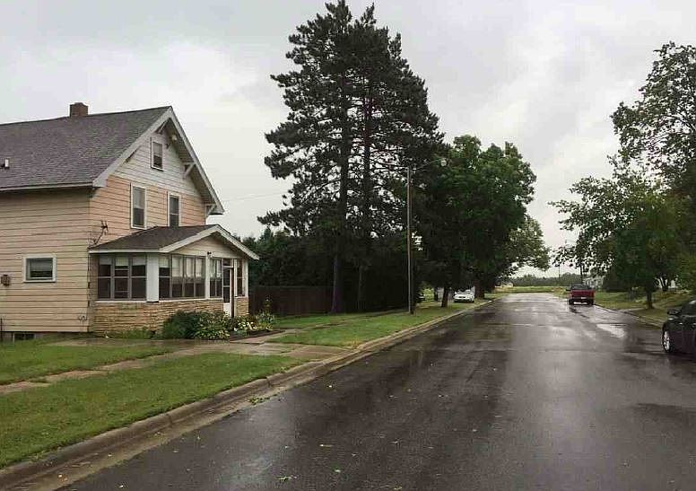 2nd image of 102 E Indiana Ave