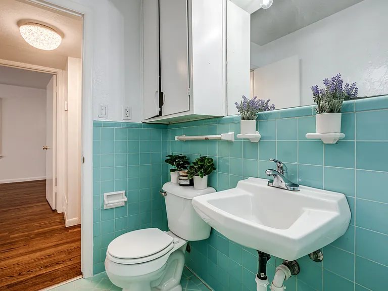 4620 N Harvey Pkwy — Photo 34