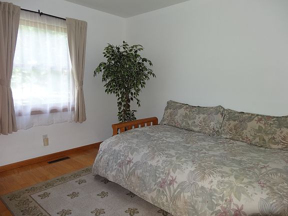 5th image of 3333 N Douglas Dr