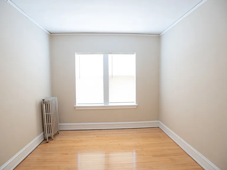 1720 E Newton Apartments — Photo 12