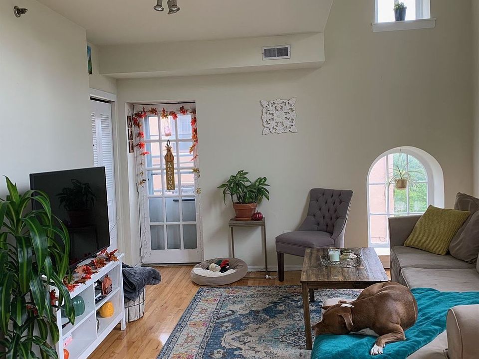 928 25 living area
