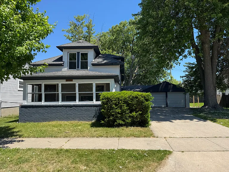 22711 Stephens St — Photo 1