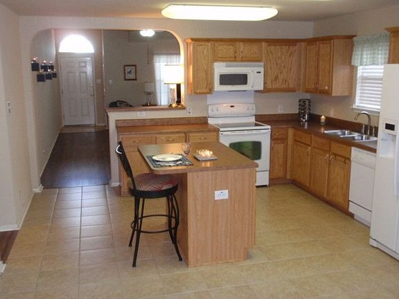 4th image of 256 Goliad Dr