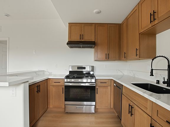 4th image of 2233 Merton Ave #F