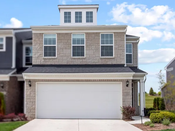 1492 Arcadia Dr, Milford, MI 48381