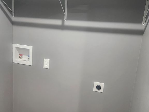 5th image of 140 Ellis Ave