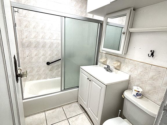 5th image of 2039 Coyle St Floor 3