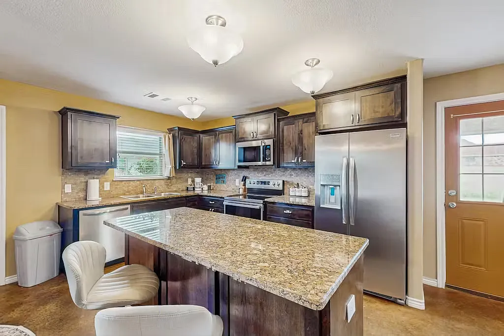 104 Ironway Dr — Photo 3