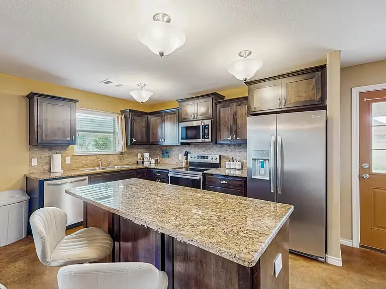 104 Ironway Dr — Photo 3