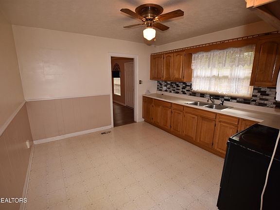 5th image of 3108 Gladstone Ln