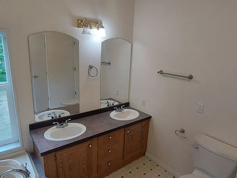 6740 Greystone Ln — Photo 6
