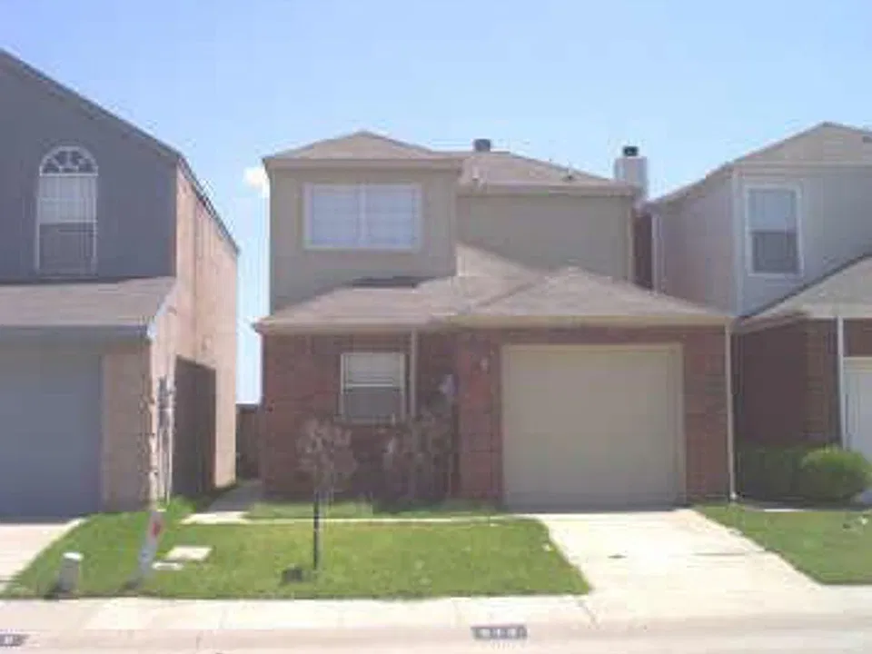 912 Fairbanks Cir