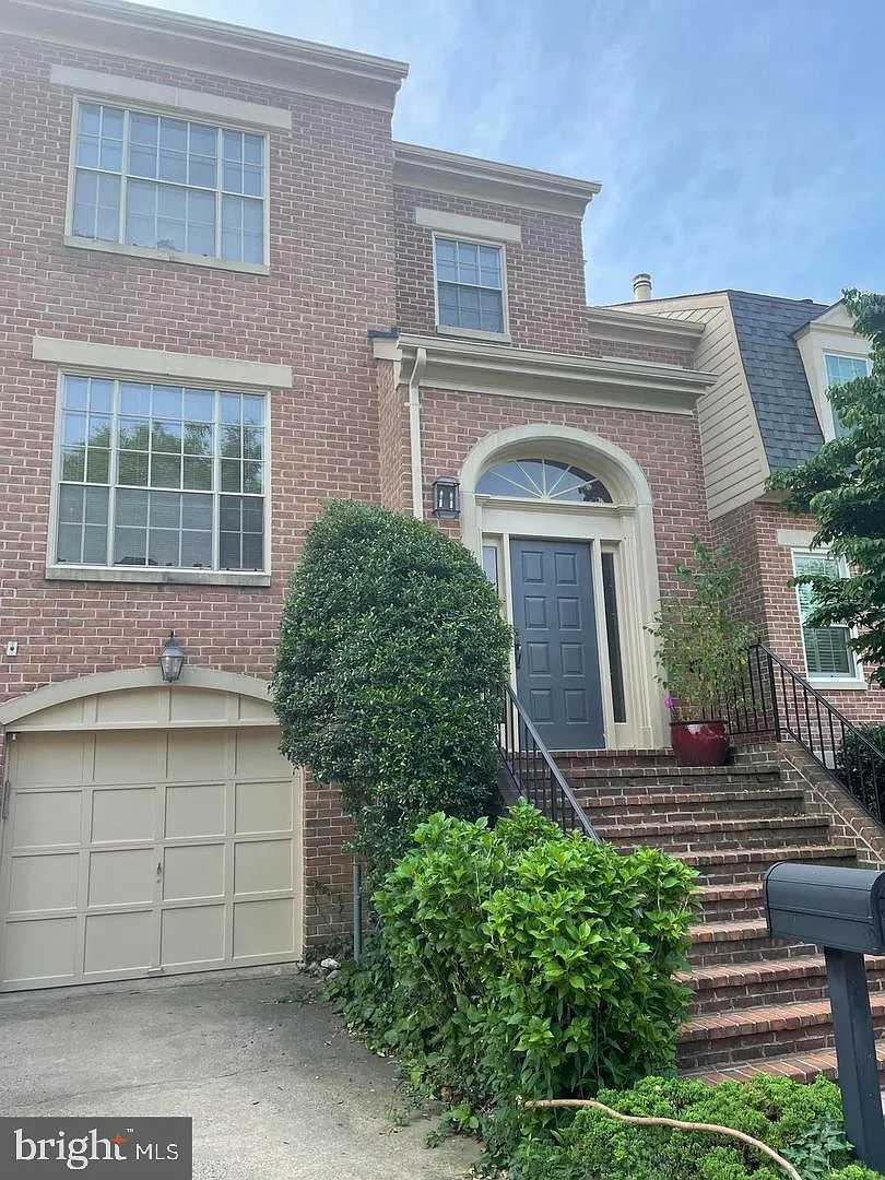 Building Photo - 1405 McLean Mews Ct