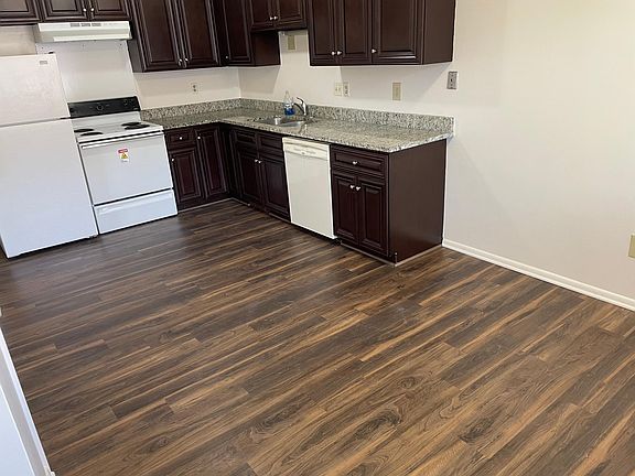 Kitchen/dining with granite countertops, new flooring.
