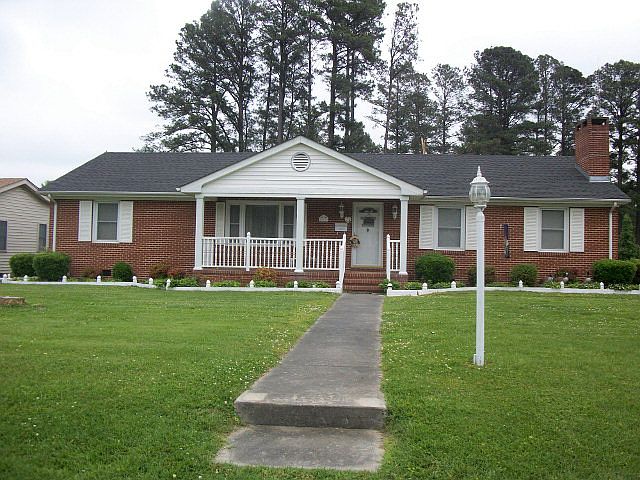 1st image of 219 W York Dr