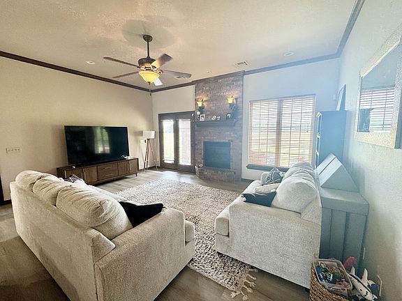 3rd image of 708 Cougar Ln