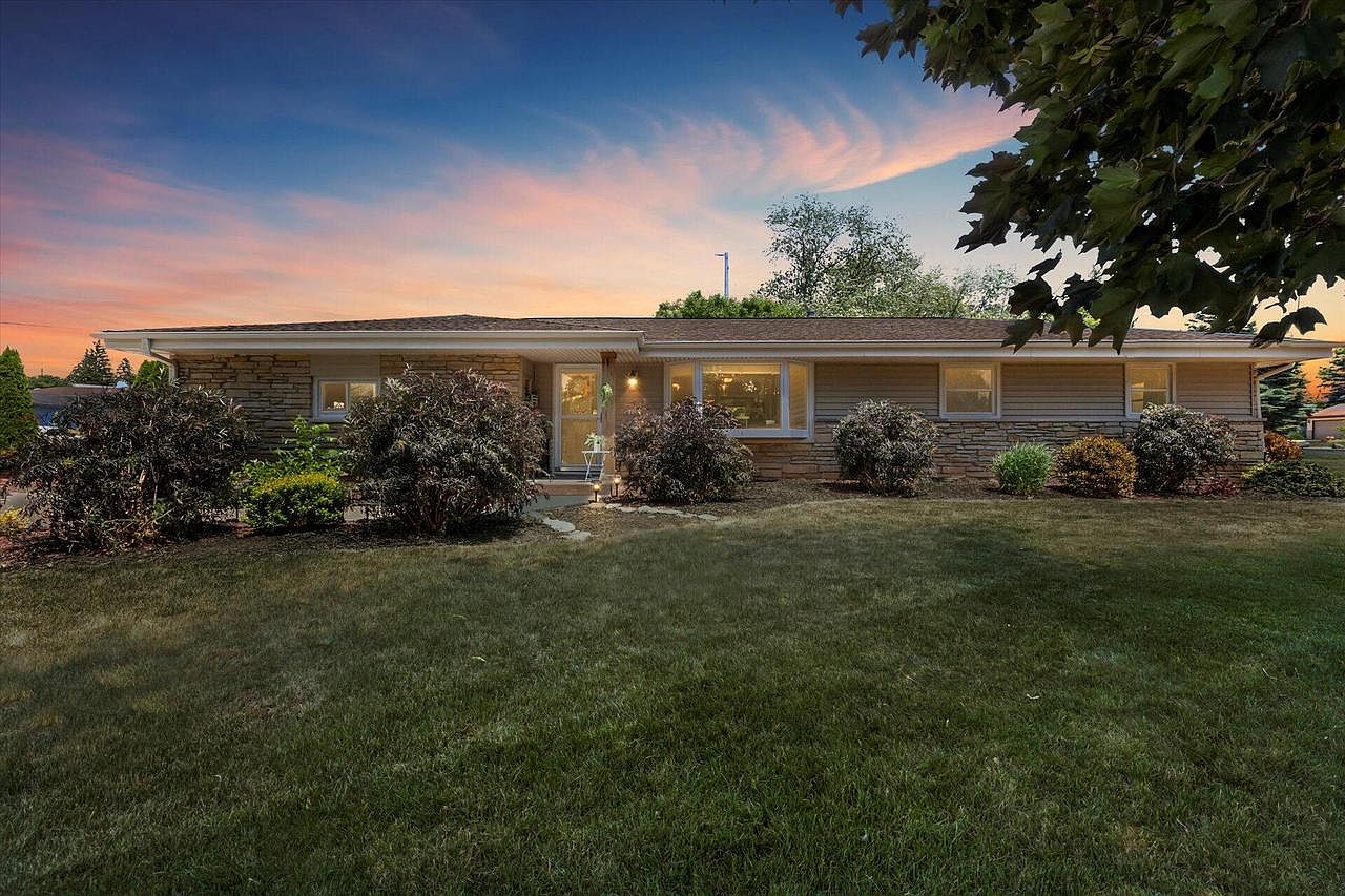 W165N9476 Lexington DRIVE, Menomonee Falls, WI 53051 Zillow