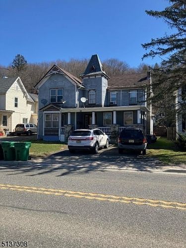 1st image of 38 Bank St #3