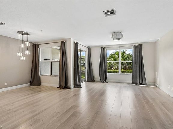 3rd image of 1410 Mariposa CIR #102