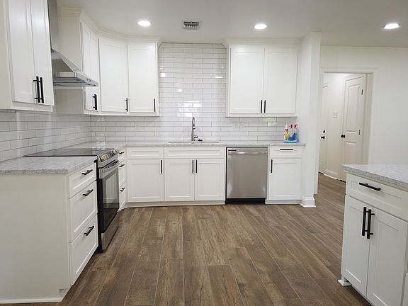 Custom Cabinets & Granite