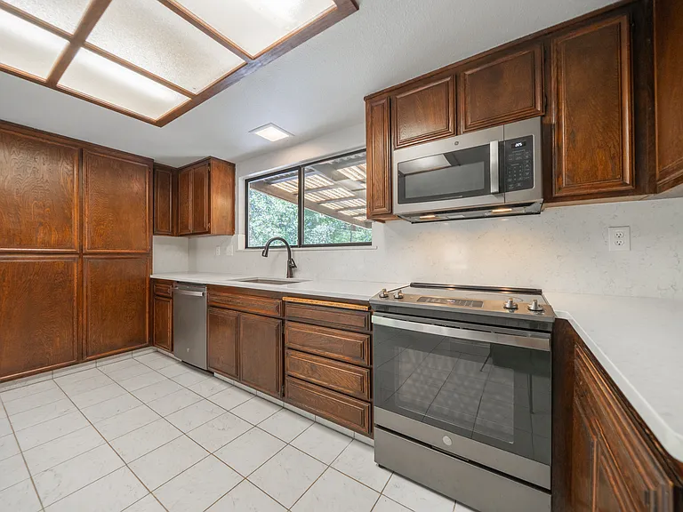 17659 Melwood Ln — Photo 19