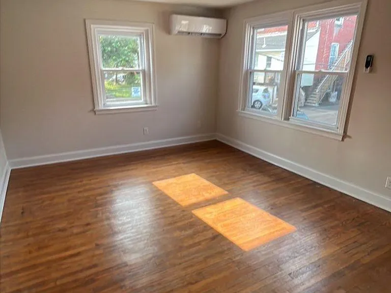 566 E High St #6 — Photo 4