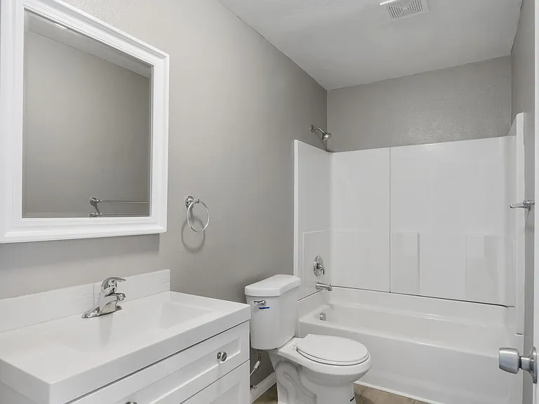 South Pacific Apartments — Photo 38