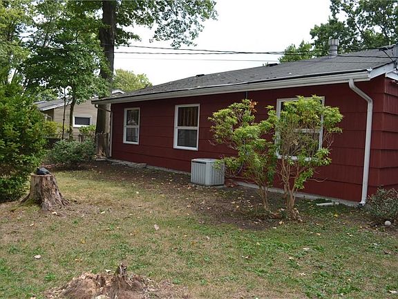 3rd image of 392 Lombardy Dr