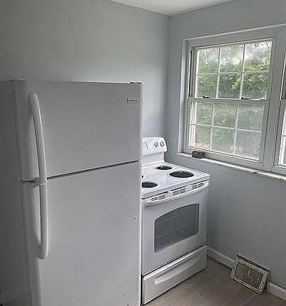 3rd image of 577 Lucia Dr