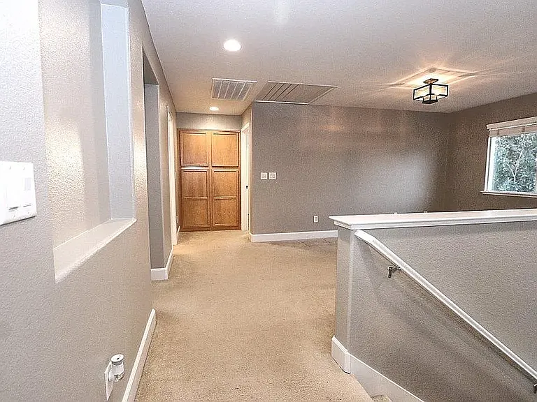 1366 Rawlings Ln — Photo 15