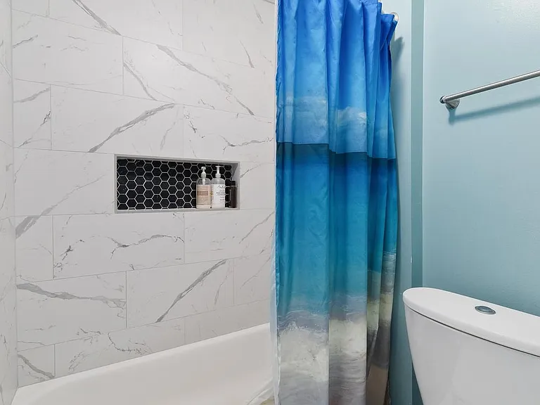 800 Bay Dr #10 — Photo 36