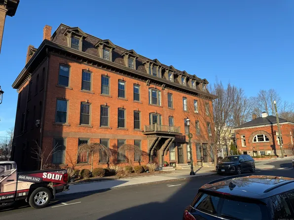 130 Main Street APT 4A, Canton, CT 06019