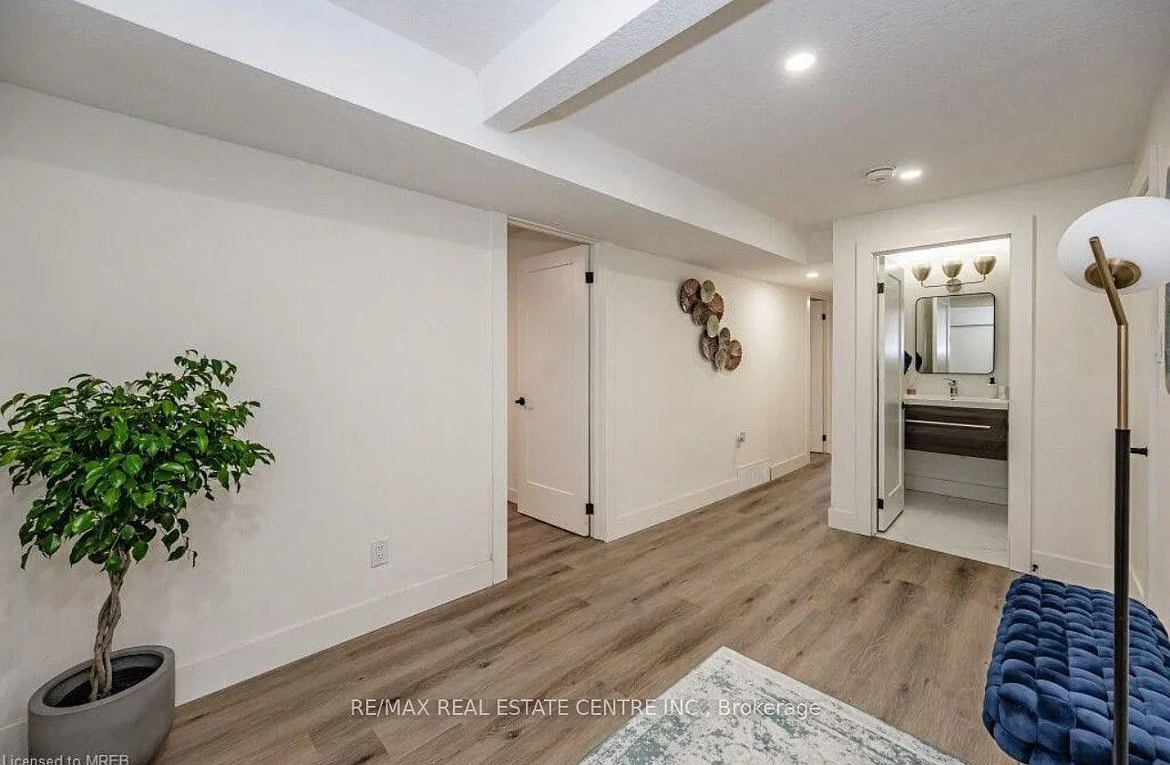 2 bed, $1,849 — Photo 3