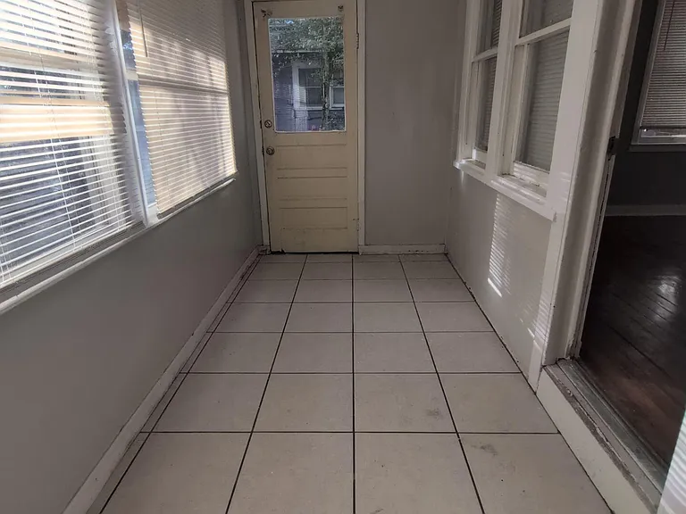 1037 Detroit St — Photo 14