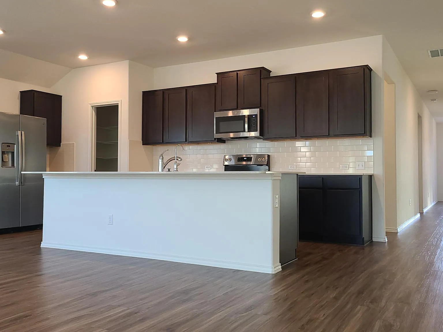 4 bed, 2290 sqft, $2,245 — Photo 2