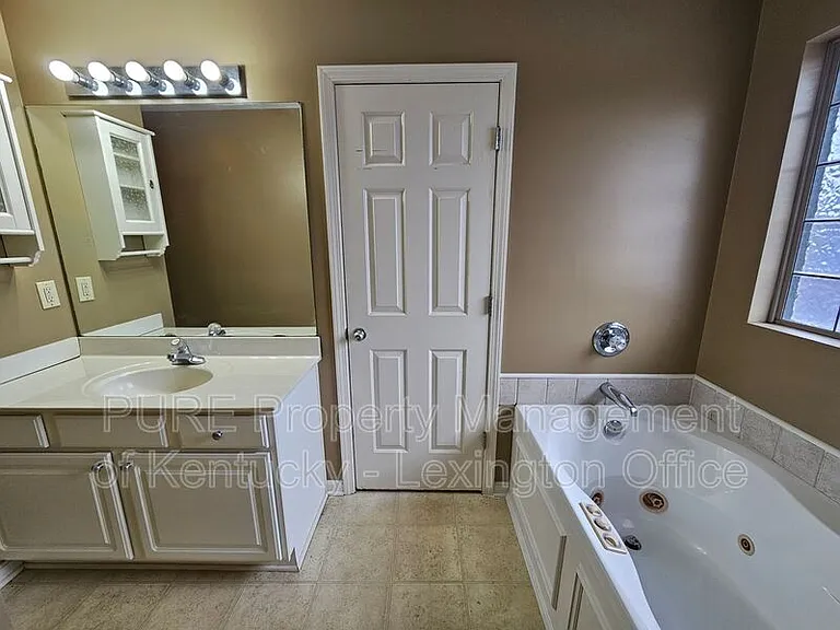 3169 Roundway Down Ln — Photo 15