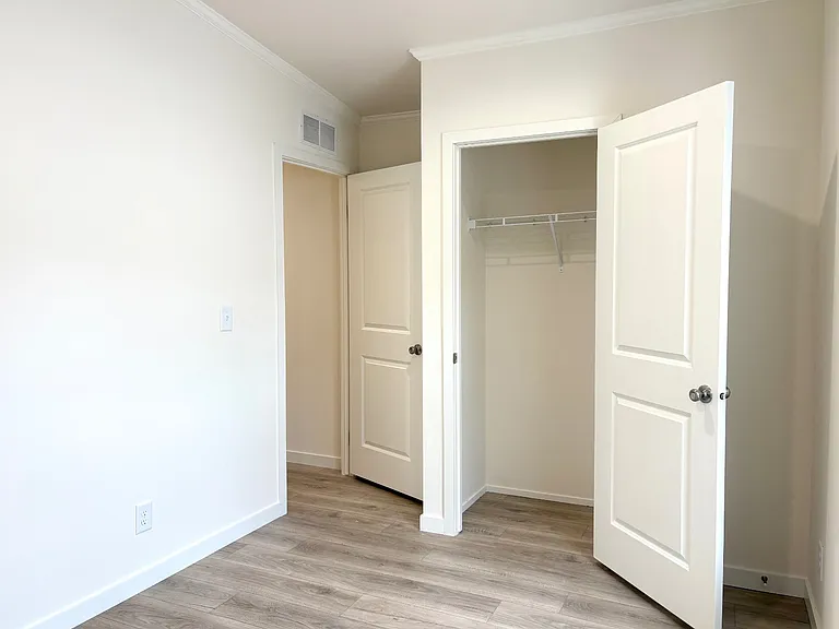 401 Lily Ln — Photo 6