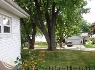 2760 Sylvan Shores Dr, Waterford, MI
