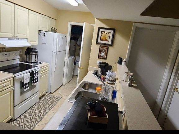 5th image of 3004 Parkway Blvd APT 105