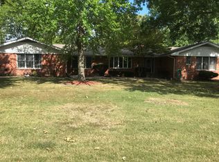 910 Sunnyview Cir, Eldon, MO 65026