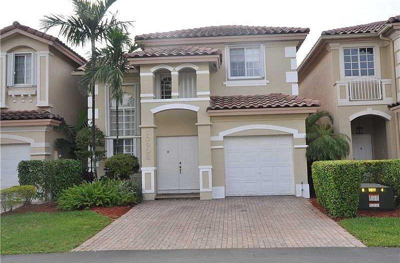 1st image of 10908 NW 67th St