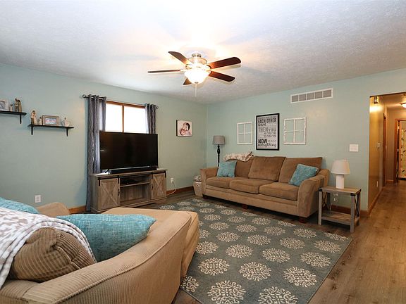 4th image of 57938 Sunbury Dr